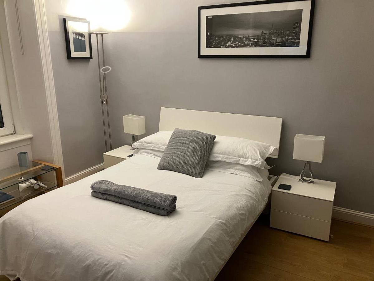 Next Door To Holyrood Palace And Arthur'S Seat Bed and Breakfast Edinburgh Eksteriør billede